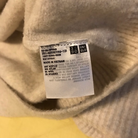 UNIQLO super soft non-itchy sweater - Picture 3 of 5